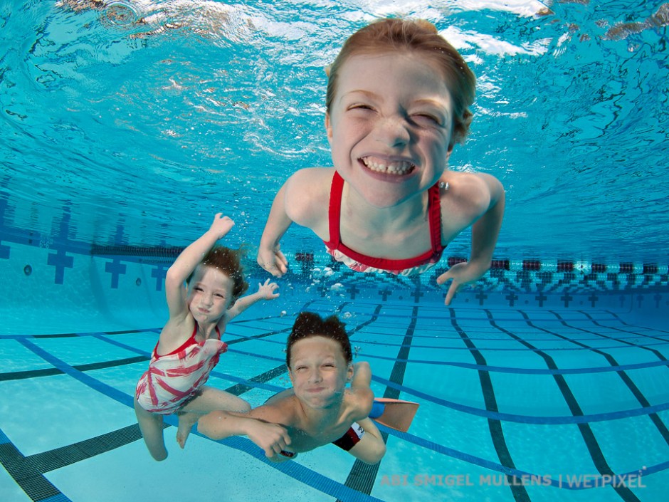 Brother and sisters with the whole pool to themselves, happy days!