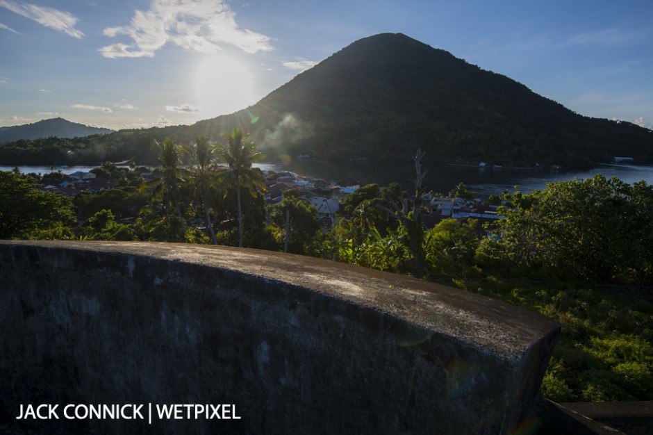 Banda Island volcano from the fort. Nikon 16-35mm lens. ISO 64, f/8 1/160 sec.