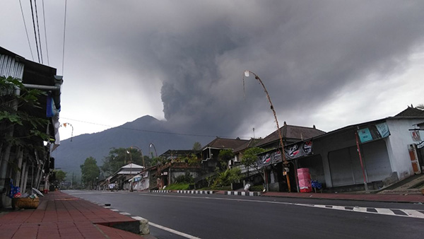 Mount Agung on Wetpixel