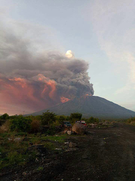 Mount Agung on Wetpixel